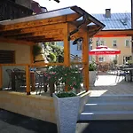 Zentral *