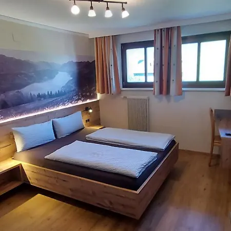 Zentral Zajazd Boden