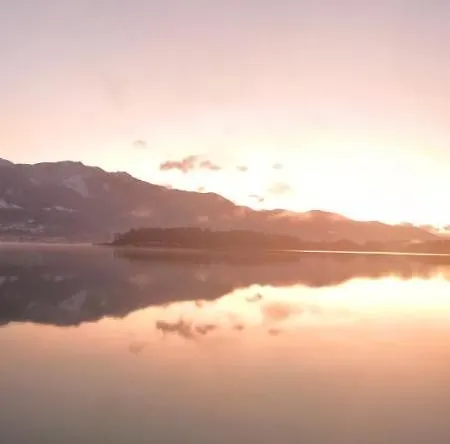 Zentral Zajazd Boden